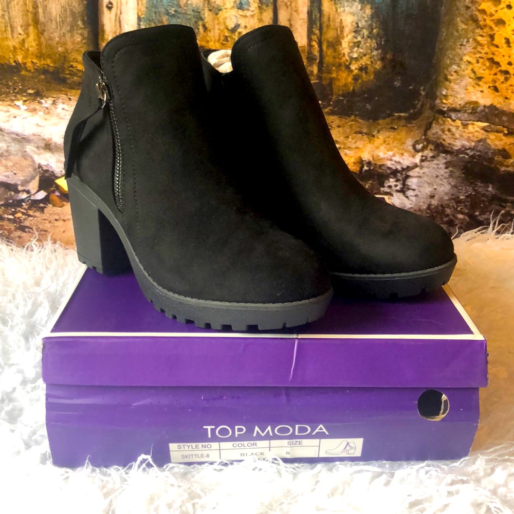 🍂NWT top moda suede black bootie with heel